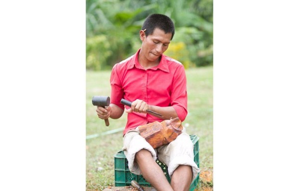 Artesanías pequeñas valen 40 dólares.