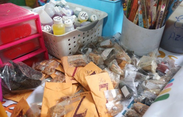 La mayoría de esencias las venden en sobres.