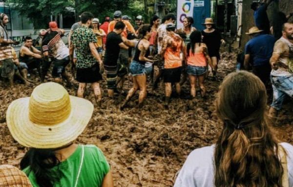 Este festival busca mezcla la tradicional junta de embarre con el rock independiente de Panamá.