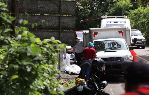 El cuerpo hallado en la avenida Juan Pablo Segundo se mantenía amarrado con zunchos y tape.