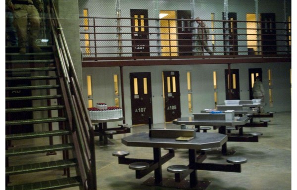 vista de las celdas en Guantánamo, Cuba en el año 2007.