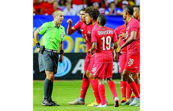 Mark Geiger nos robó en la pasada Copa Oro 2015.