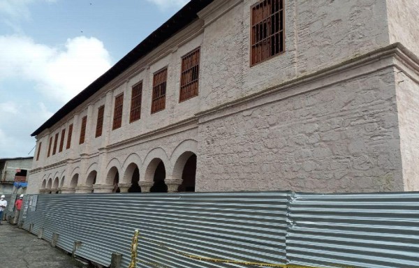 Imagen de la fachada actual, mientras avanzan las obras.