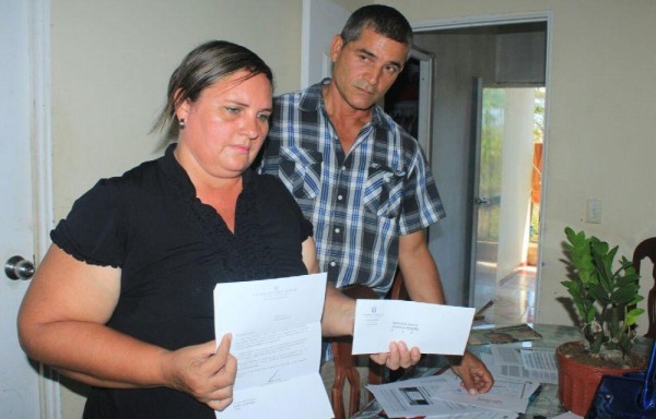 La educadora Dayra Almendra dice que el Gobierno le regaló la casa donde vive.