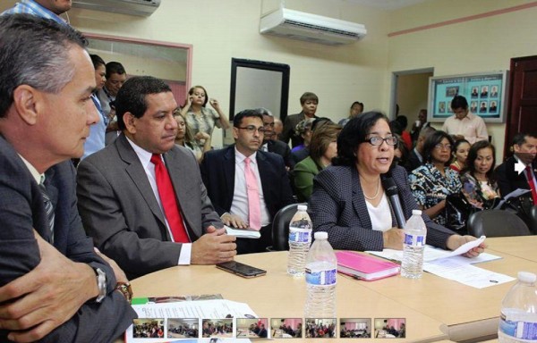 Quieren brindarle al estudiante comida que se cocine en la escuela.