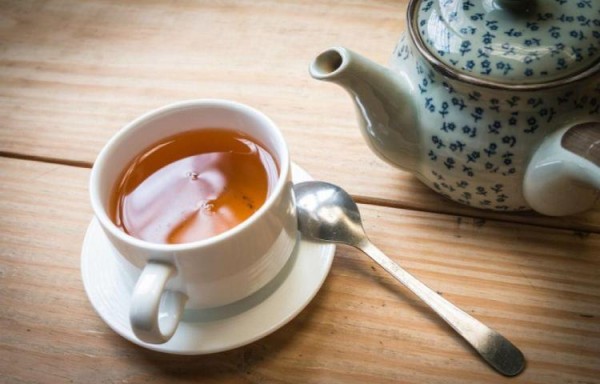 La forma correcta de prepáralo depende del tipo de té, el tiempo va desde 1 a 10 minutos.