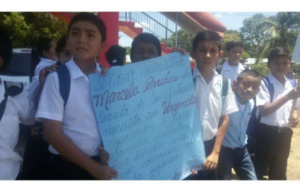 Los estudiantes de San Antonio de Atalaya protestaron