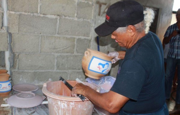 Vajilla para el papa Francisco se hizo en La Arena de Chitré