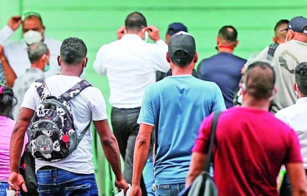 Cada dos años debe ser revisado el salario mínimo, trabajadores esperan que se cumpla la ley.