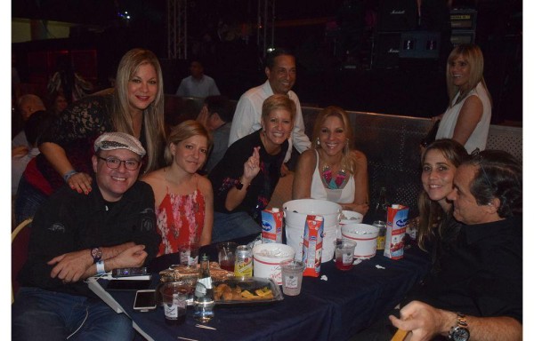 Famosos disfrutaron del concierto.