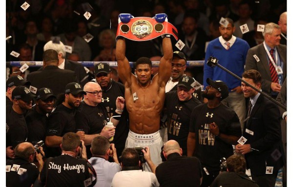 El boxeador británico Anthony Joshua sigue invicto.