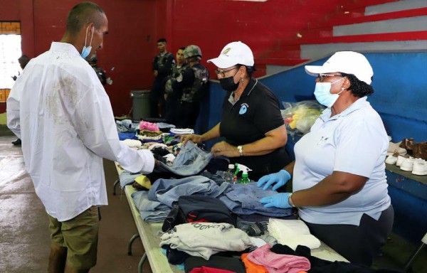 Unos 60 sintecho abandonan las calles con ayuda de la Alcaldía de Panamá