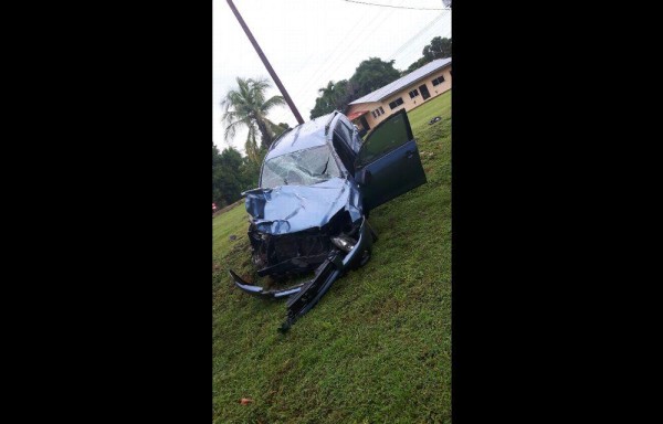 Auto terminó en pérdida y su chofer quedó herido.