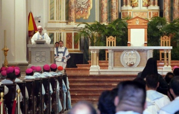 El vicario de Cristo invitó al pueblo a seguir sus pasos en la fe.