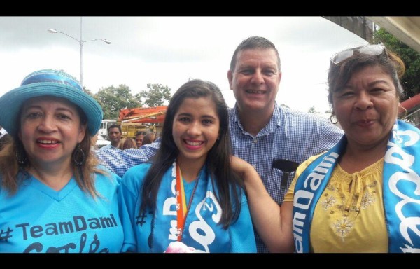 Con vítores, coclesanos reciben a su campeona