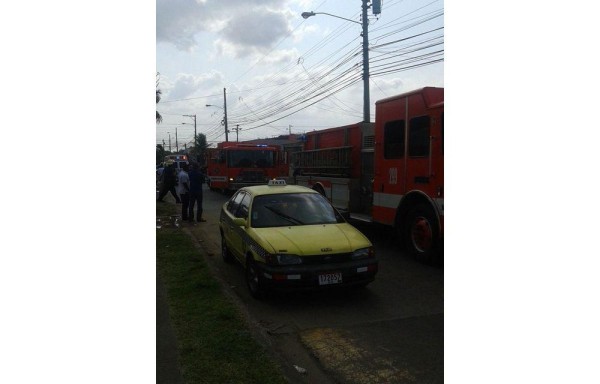 El fuego se produjo en calle 15 de Las Acacias.