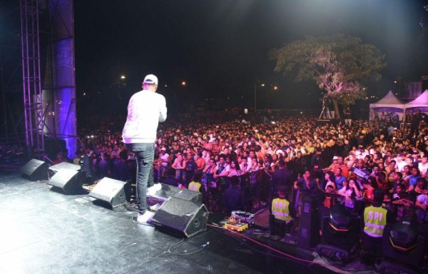 Dubosky encendió a la fanaticada durante su presentación.