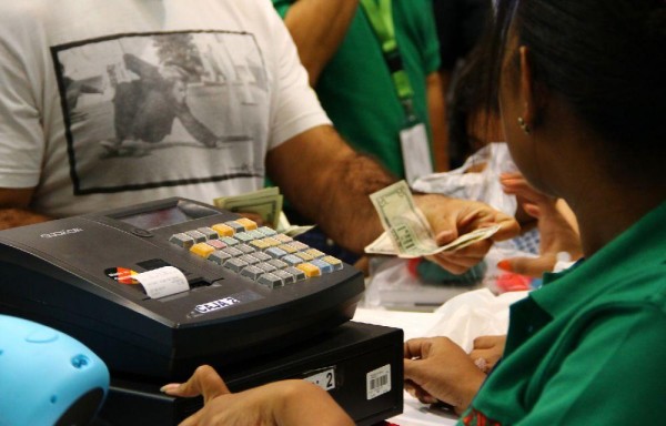 Conozca sus beneficios Los descuentos por la tercera edad van más allá de farmacias y restaurantes, por lo que debe estar pendiente y reclamar lo que, por Ley 6 de 16 de junio de 1987, le corresponde. Ver tabla pág. 4