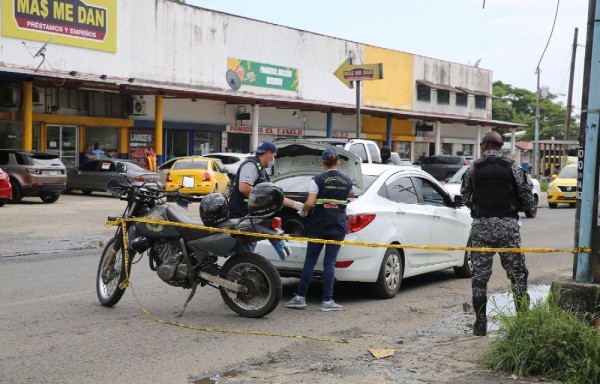 Hallaron un arma de fuego en el auto.