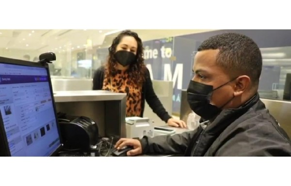 Personal de Migración es adiestrado para atender pasajeros