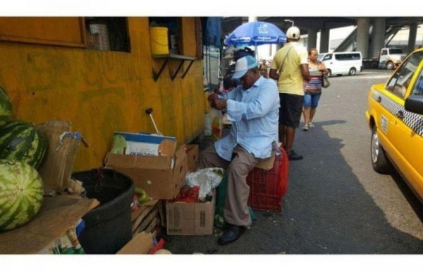 Los vendedores se resisten a ser desalojados. Mientras, el municipio espera la respuesta del MOP.