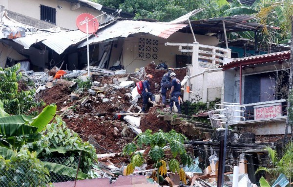 Derrumbes e inundaciones hacen peligrar a San Miguelito