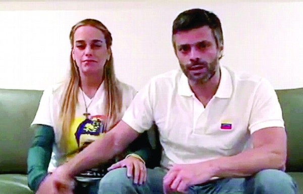 López está bajo arresto domiciliario.