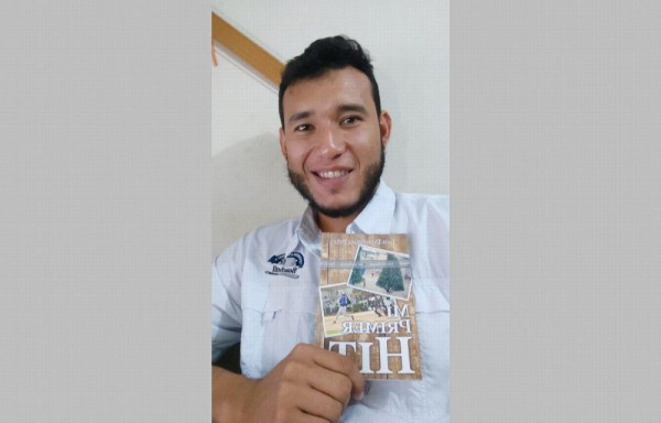 Luis Domínguez decidió plasmar su historia en el béisbol en el libro ‘Mi Primer Hit'
