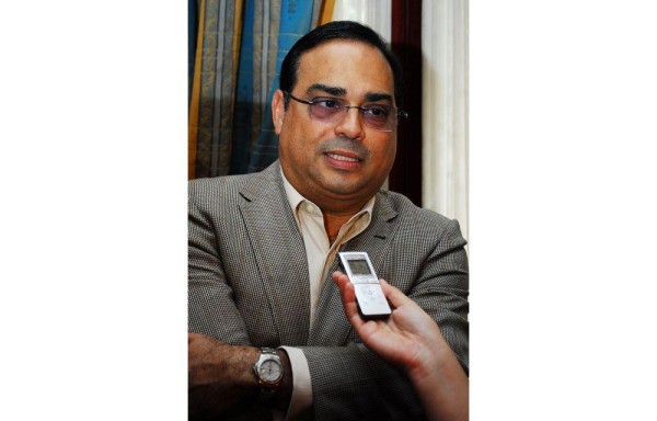 ‘Se nos fue otro soldado de nuestro ejército de la salsa. Estamos orando para que dentro de toda la tormenta, haya paz para sus seres queridos' Ismael Miranda SALSERO