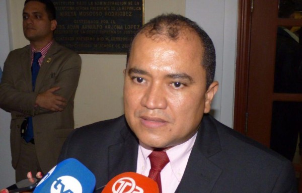 Exfiscal Carlos Ramiro González.