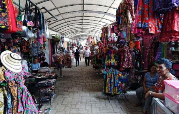 Artesanos de la plaza 5 de Mayo llevan más de 14 meses sin agua
