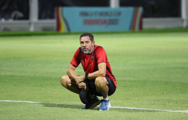 Con la frente en alto