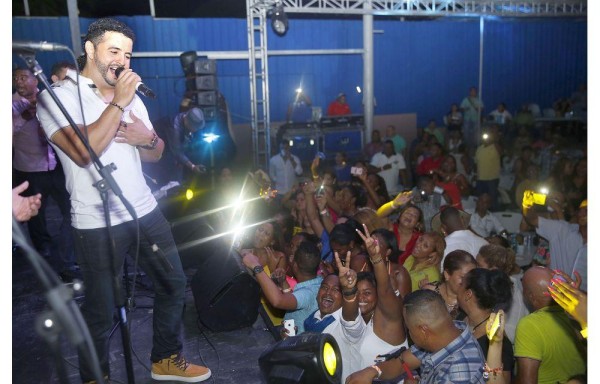 El público gozó esta rumba y no paró de cantar.