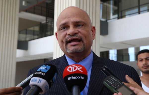 ‘Por ningún lado, la ley dice que la función de los diputados es dar donativos' Ernesto Cedeño ABOGADO