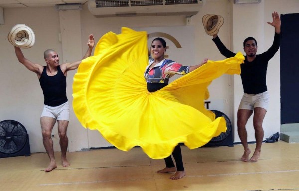 La agrupación tiene 30 parejas.