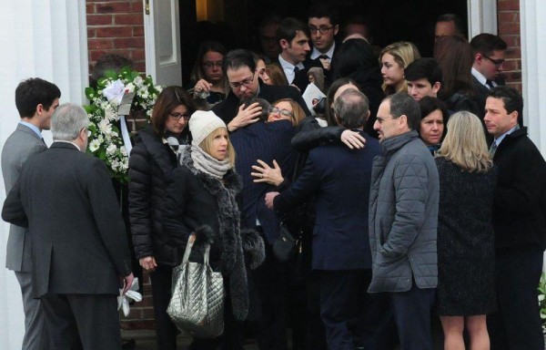 Aproximadamente 200 personas asistieron al funeral.