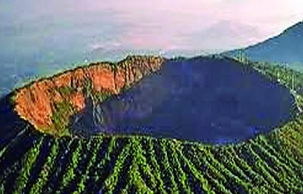 La erupción hace entre 400 y 550 años fue violenta y creó un cráter