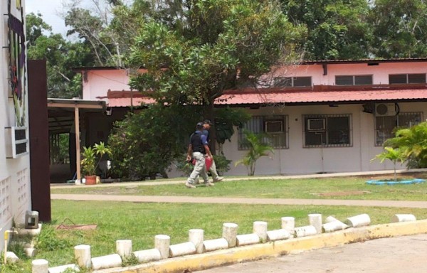 Una llamada anónima alertó a profesores.