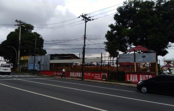 El antiguo IJA del Casino ahora es un negocio en que se lavan autos.