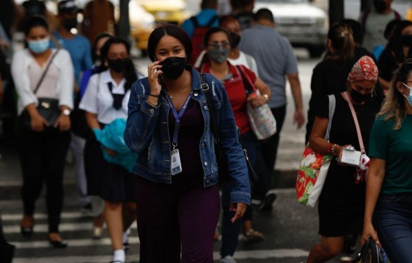 El gobierno quitó el uso de la mascarilla en todos los sitios abiertos.