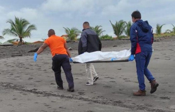 Extranjero se durmió en la playa y se ahogó