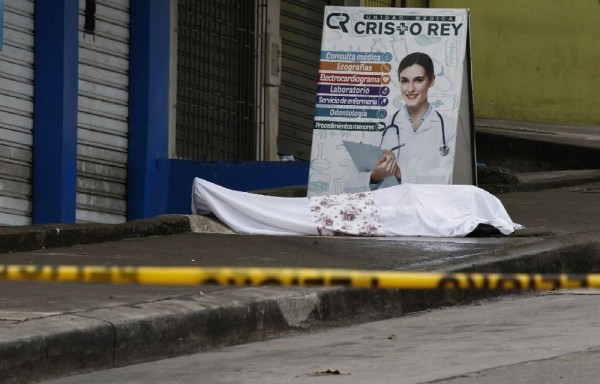 Reguero de cadáveres en las calles de Ecuador