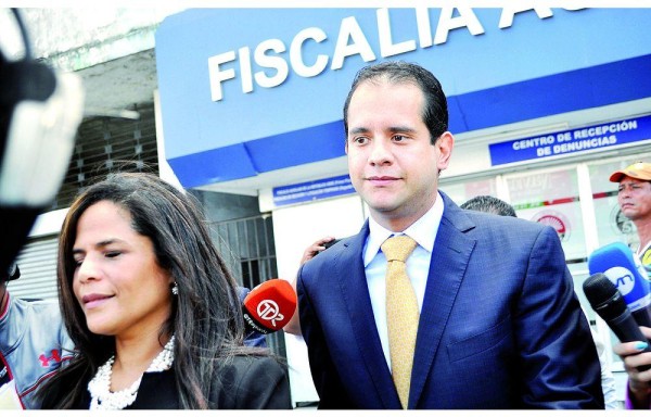 ADOLFO ‘CHICHI' DE OBARRIO. | Salió del país el 25 de noviembre de 2014. Es acusado de múltiples actos de corrupción.