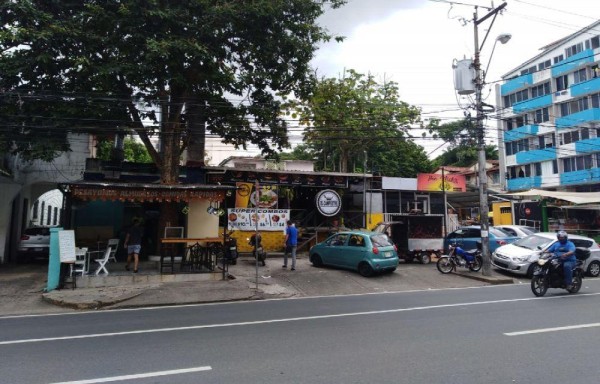 Luego de la demolición en el 2007 del castillo, solo quedan comercios.
