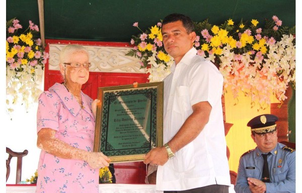 Lilia Arrocha, homenajeada.