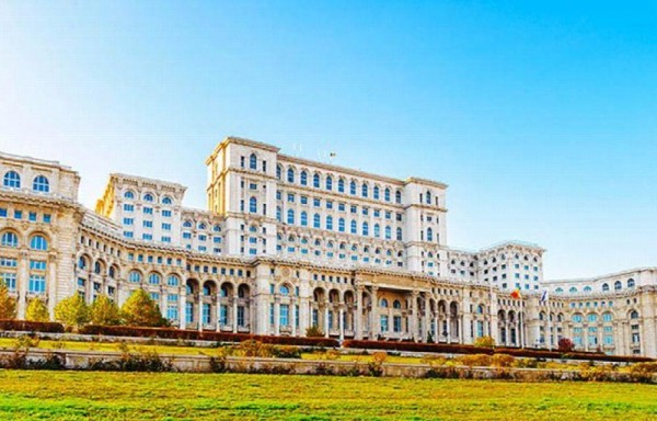 Récord Guiness: el edificio más pesado, grande y costoso del mundo