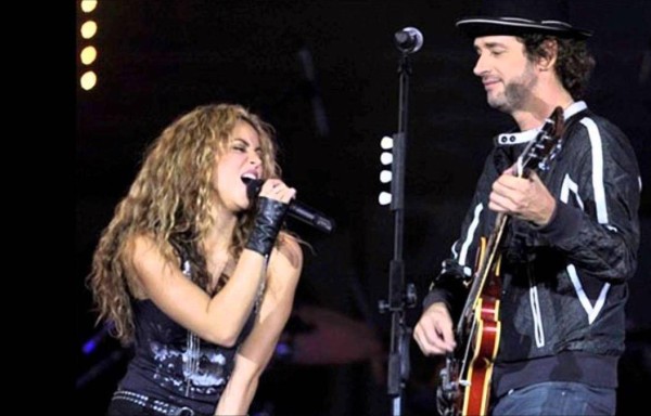 Gustavo junto a Shakira durante un concierto en Buenos Aires en mayo del 2008.