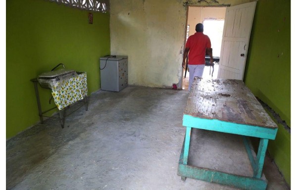 Requieren estufas, neveras, mesas y sillas.