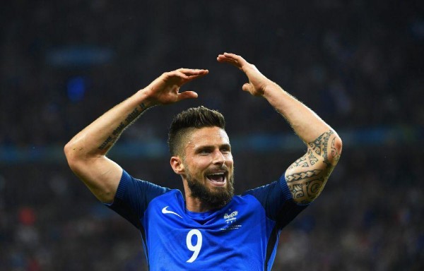 Olivier Giroud logró un doblete en el partido para avanzar a la semifinal.