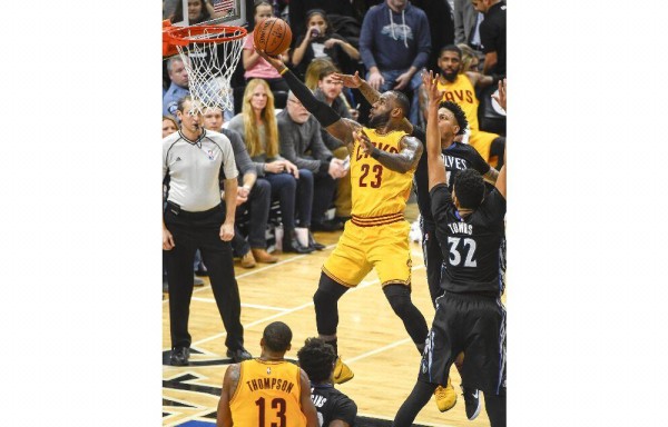 Lebron James lidera triunfo de los Cavaliers